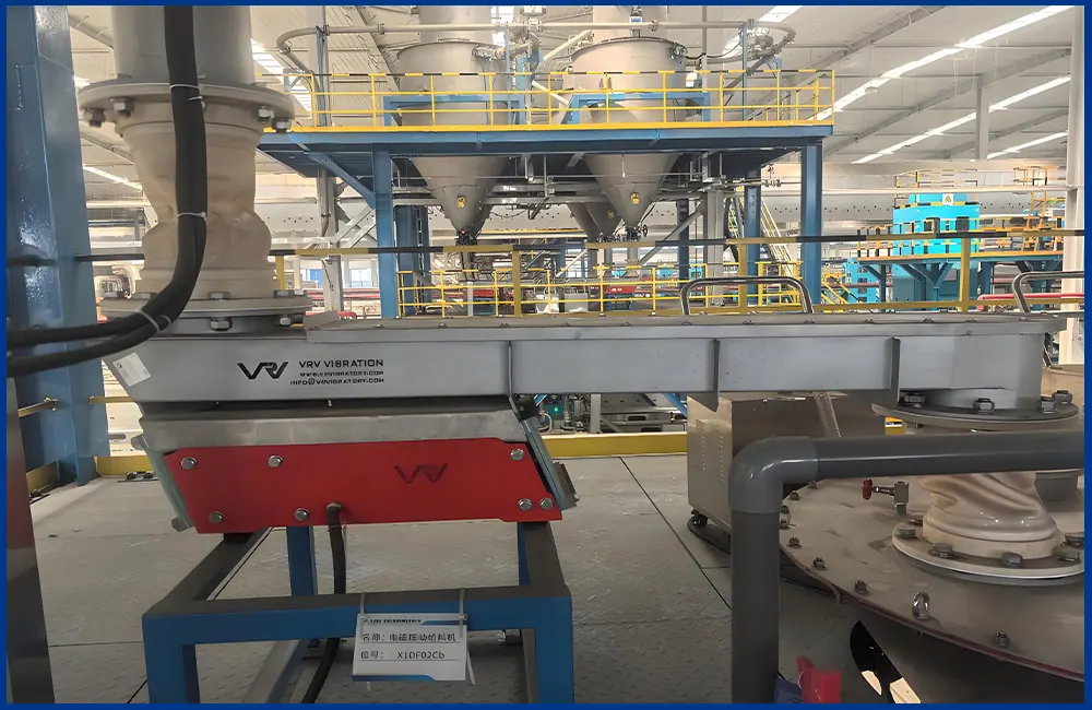 Compact electromagnetic vibrating feeder with carbon steel trough for chemical industry material handling