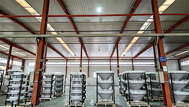 Consegna in lotti! Gli attivatori per contenitori VRV sono stati caricati con successo sul veicolo e sono in viaggio verso lo stabilimento di produzione del cliente.